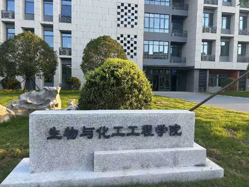 铁东区扬州职业大学体育场高杆灯项目